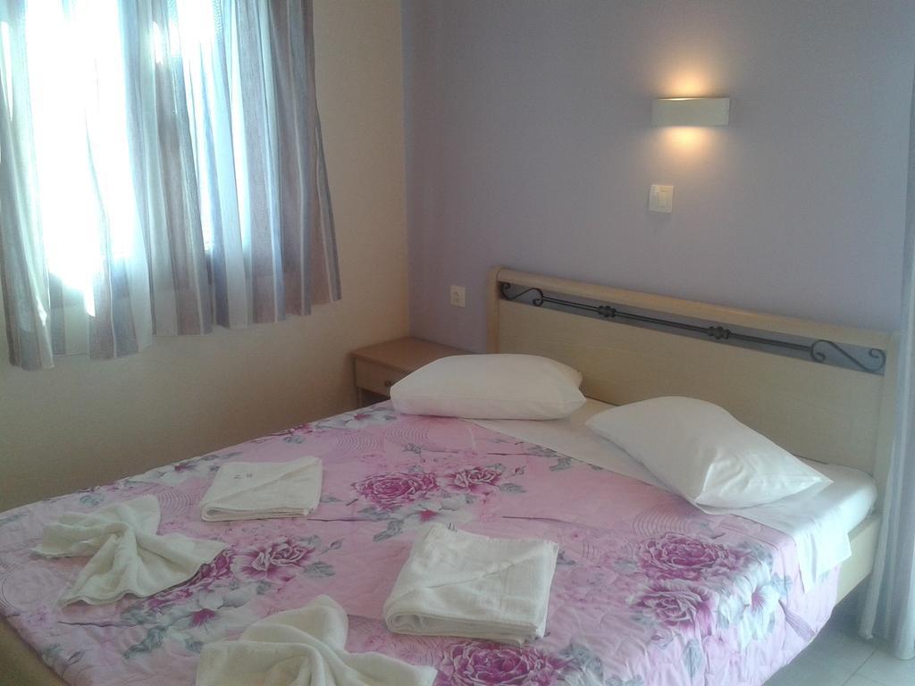 Vassilis Studios Anaxos Room photo