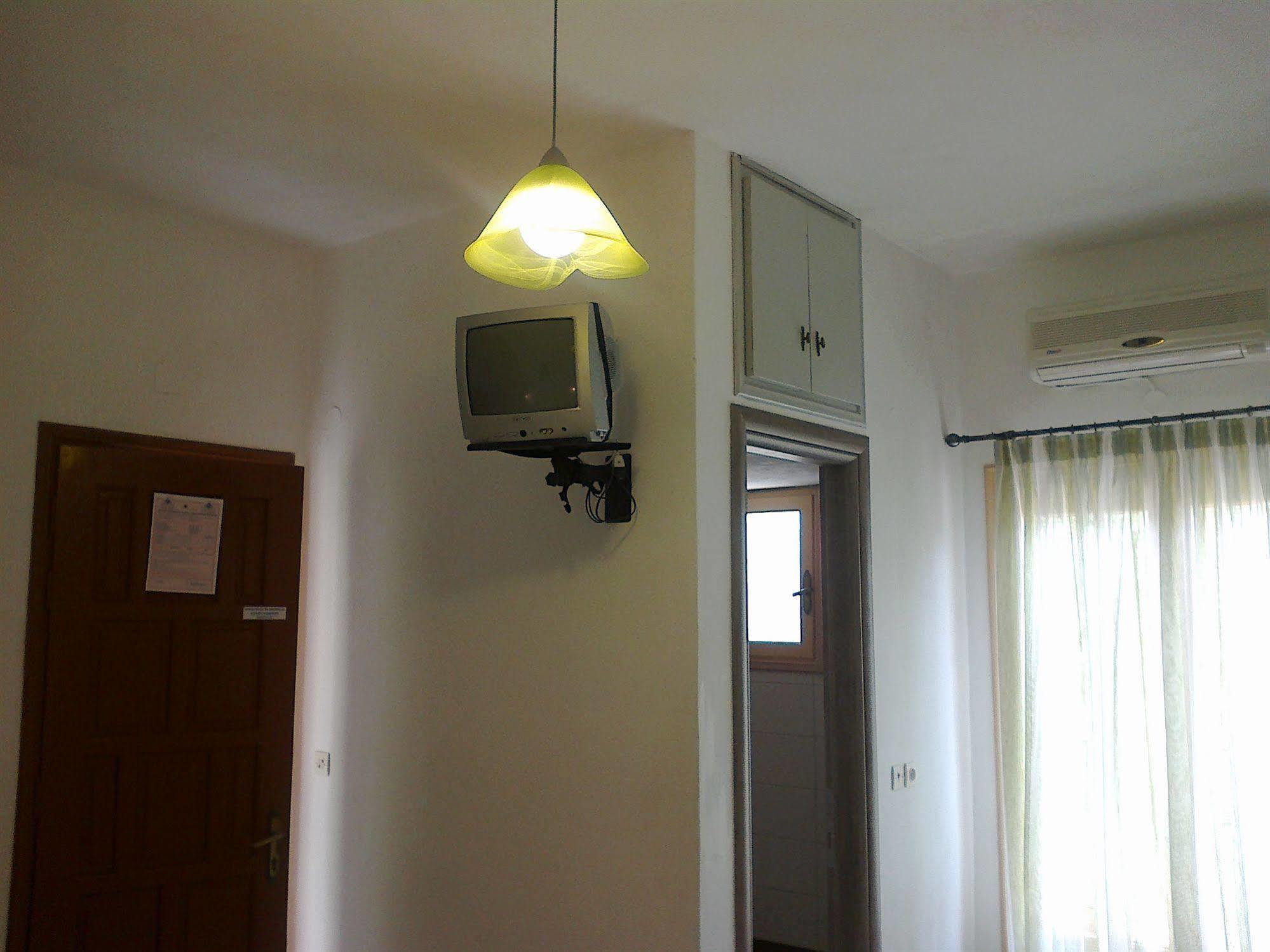 Vassilis Studios Anaxos Exterior photo